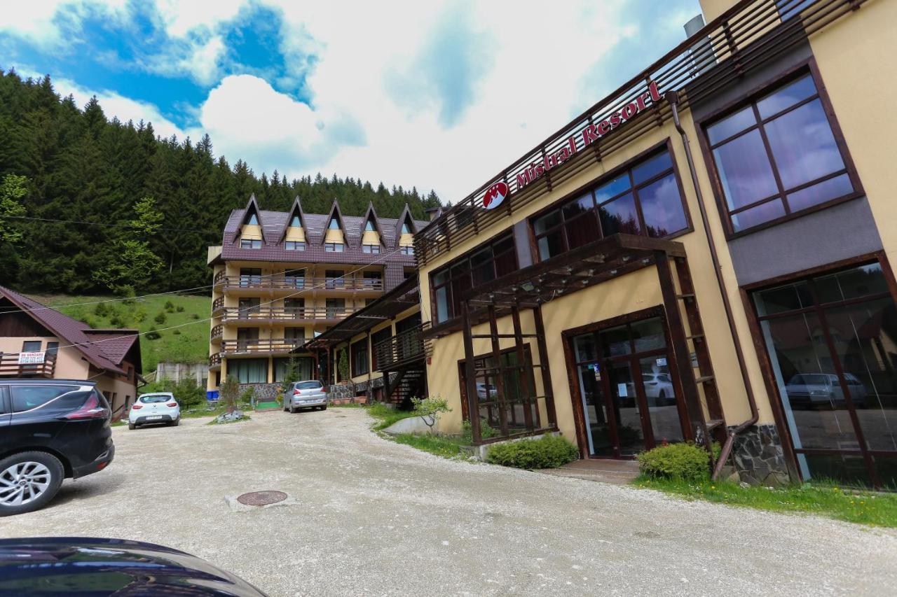 Mistral Resort Moeciu De Sus Exterior photo